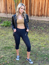 Load image into Gallery viewer, Leopard Capri leggings