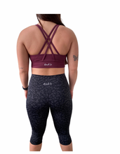 Load image into Gallery viewer, Leopard Capri leggings