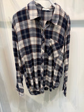 Load image into Gallery viewer, Flannel shirt
