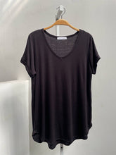 Load image into Gallery viewer, Ribbed V-neck
