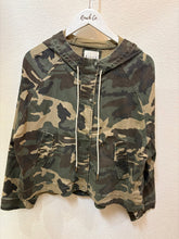 Load image into Gallery viewer, Risen Camo jacket
