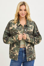 Load image into Gallery viewer, Risen Camo jacket
