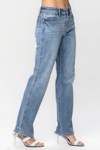 Load image into Gallery viewer, Mid rise Dad jeans
