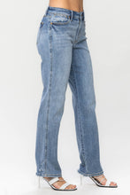 Load image into Gallery viewer, Mid rise Dad jeans
