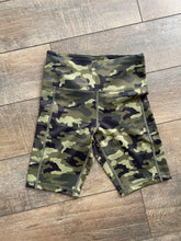 Load image into Gallery viewer, Camo biker shorts
