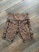 Load image into Gallery viewer, Leopard biker shorts
